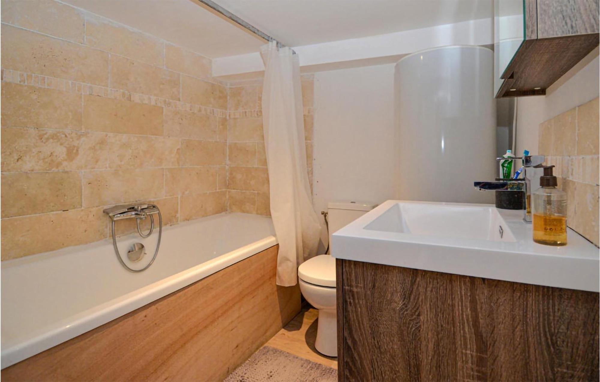Awesome Apartment In Pujaut With Swimming Pool Exterior photo